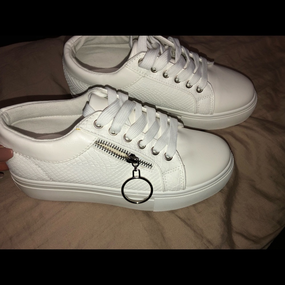 PRETTYLITTLETHINGS WHITE SNEAKERS BRAND NEW